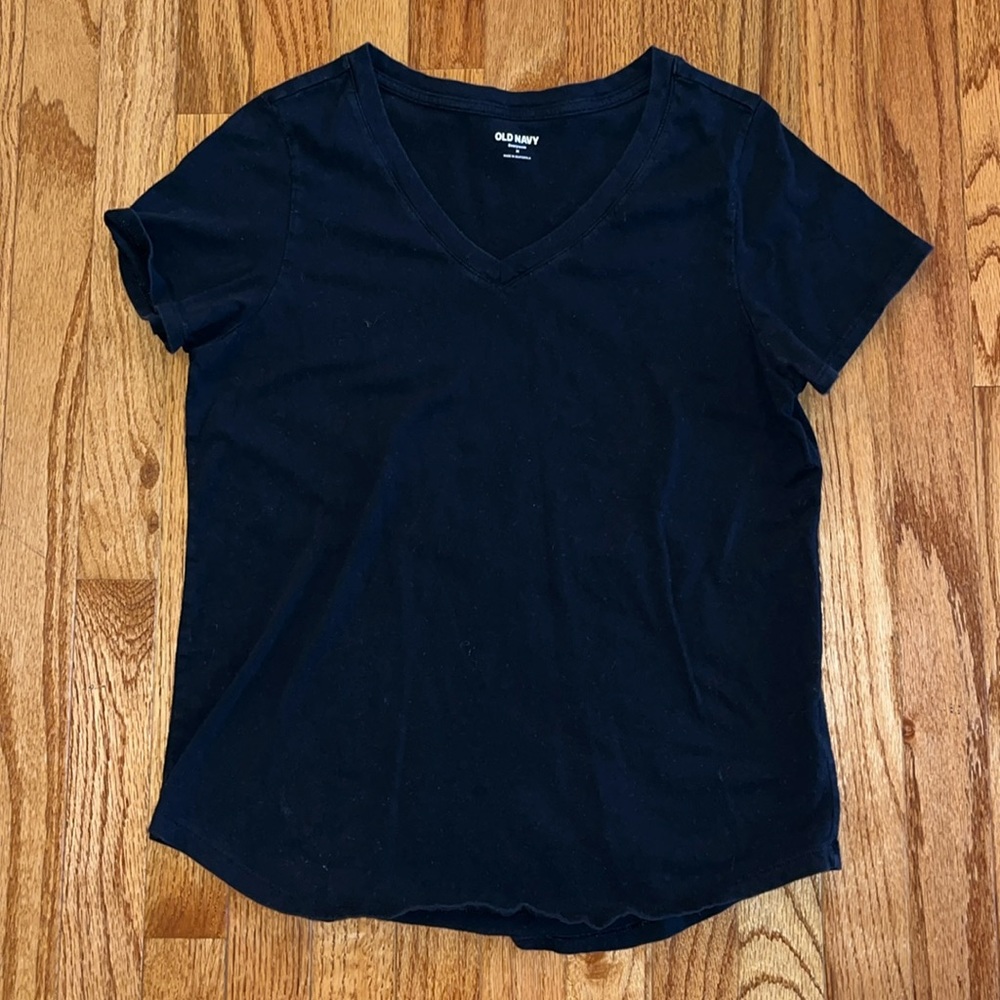 OLD NAVY V-NECK SIZE MEDIUM, COLOR BLACK